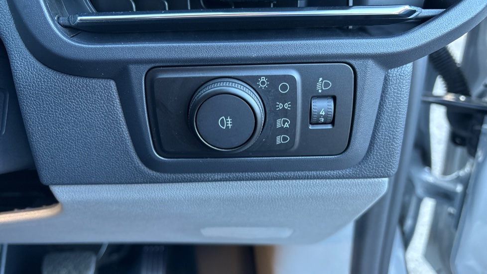 Ford Transit Custom 320 L1 Diesel Fwd 2.0 EcoBlue 136ps H1 Van Limited Auto - Image 27