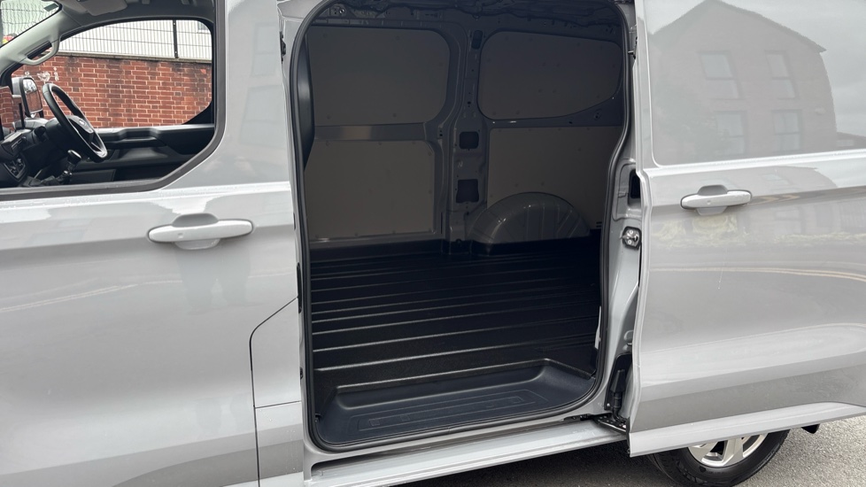 Ford Transit Custom 280 L1 Diesel Fwd 2.0 EcoBlue 136ps H1 Van Limited - Image 5