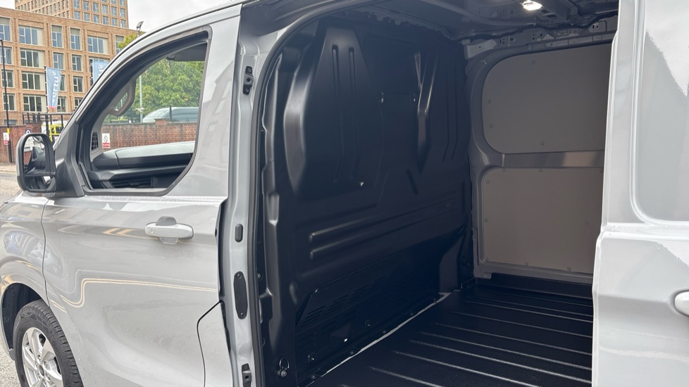Ford Transit Custom 280 L1 Diesel Fwd 2.0 EcoBlue 136ps H1 Van Limited - Image 18