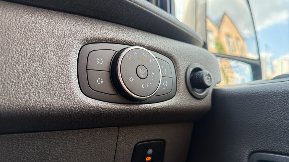 Ford Transit 350 L3 Diesel Fwd 2.0 EcoBlue 165ps H2 Limited Van Auto [Nav] - Image 23