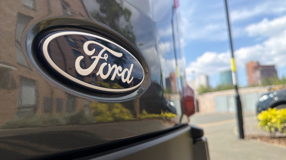Ford Transit 350 L3 Diesel Fwd 2.0 EcoBlue 165ps H2 Limited Van Auto [Nav] - Image 39