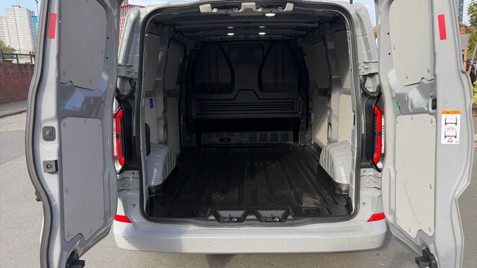 Ford Transit Custom E-320 L1 Rwd 160kW 65kWh H1 Van Limited Auto - Image 3