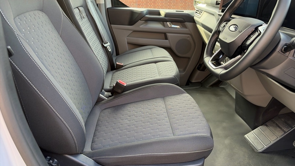 Ford Transit Custom E-320 L1 Rwd 160kW 65kWh H1 Van Limited Auto - Image 6
