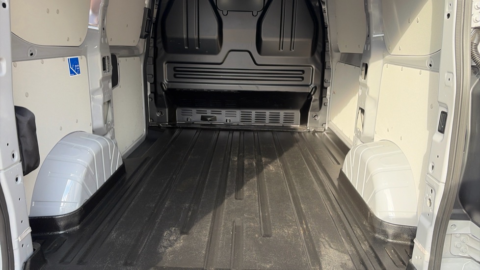 Ford Transit Custom E-320 L1 Rwd 160kW 65kWh H1 Van Limited Auto - Image 12