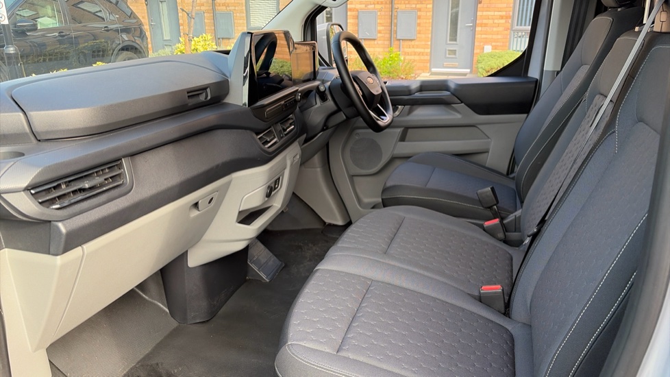 Ford Transit Custom E-320 L1 Rwd 160kW 65kWh H1 Van Limited Auto - Image 13