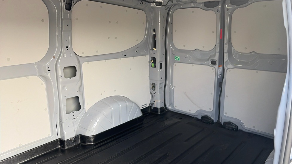 Ford Transit Custom E-320 L1 Rwd 160kW 65kWh H1 Van Limited Auto - Image 14