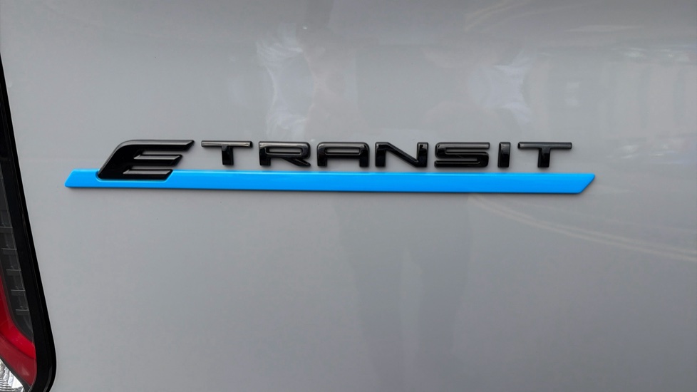 Ford Transit Custom E-320 L1 Rwd 160kW 65kWh H1 Van Limited Auto - Image 30