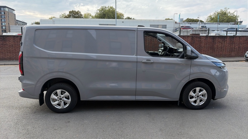 Ford Transit Custom E-320 L1 Rwd 160kW 65kWh H1 Van Limited Auto - Image 33