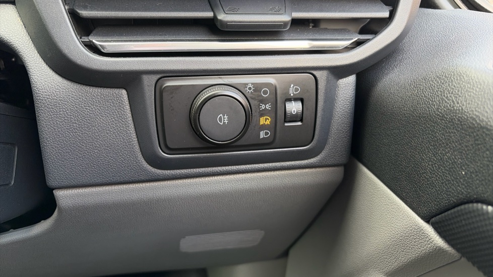 Ford Transit Custom E-320 L1 Rwd 160kW 65kWh H1 Van Limited Auto - Image 40