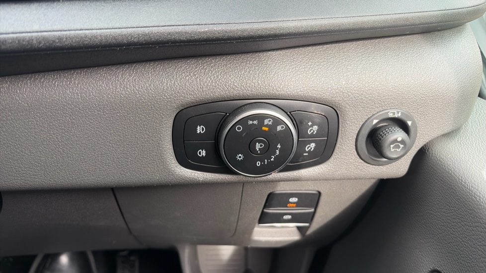 Ford Transit 350 L2 Diesel Fwd 2.0 EcoBlue 130ps H2 Limited Van Auto [8S] [Nav] - Image 23