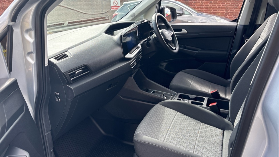 Ford Transit Connect 250 L2 Petrol 1.5 EcoBoost PHEV 150 Limited Van Auto - Image 13