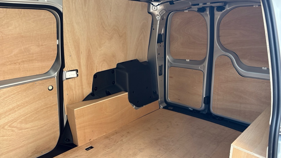 Ford Transit Connect 250 L2 Petrol 1.5 EcoBoost PHEV 150 Limited Van Auto - Image 14