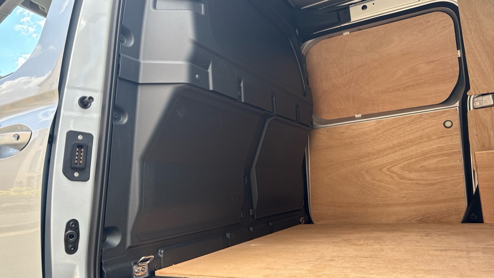 Ford Transit Connect 250 L2 Petrol 1.5 EcoBoost PHEV 150 Limited Van Auto - Image 18
