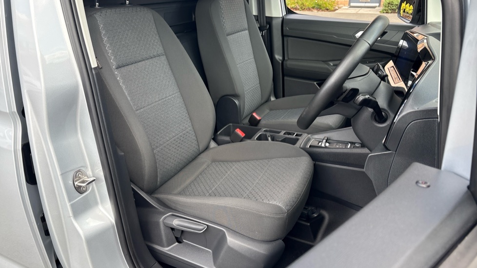 Ford Transit Connect 250 L2 Petrol 1.5 EcoBoost PHEV 150 Limited Van Auto - Image 29