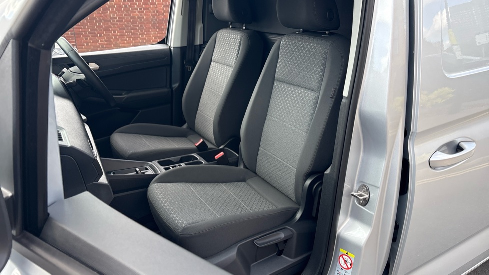 Ford Transit Connect 250 L2 Petrol 1.5 EcoBoost PHEV 150 Limited Van Auto - Image 34