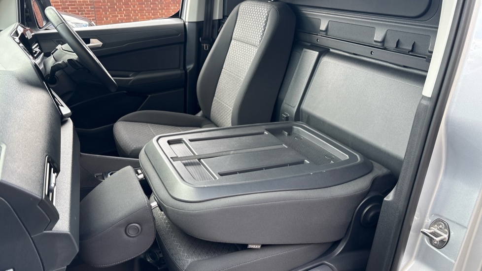 Ford Transit Connect 250 L2 Petrol 1.5 EcoBoost PHEV 150 Limited Van Auto - Image 35