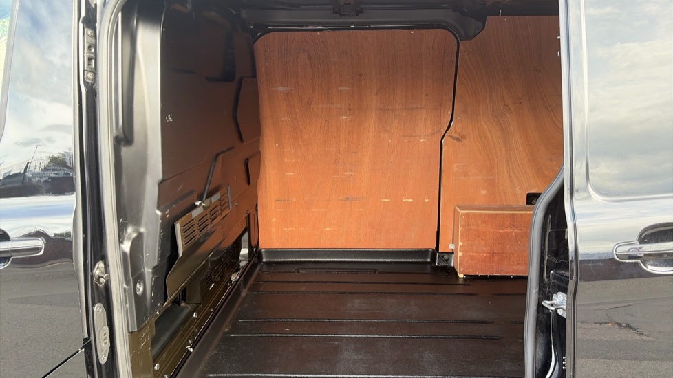 Ford Transit Custom 280 L1 Diesel Fwd 2.0 EcoBlue 130ps Low Roof Limited Van - Image 5
