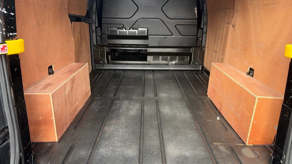 Ford Transit Custom 280 L1 Diesel Fwd 2.0 EcoBlue 130ps Low Roof Limited Van - Image 12