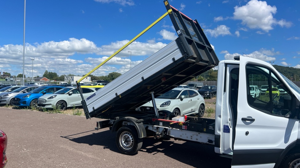 Ford Transit Chassis Cab Transit 350 L2 Diesel Rwd 2.0 EcoBlue 130ps Chassis Cab - Image 3