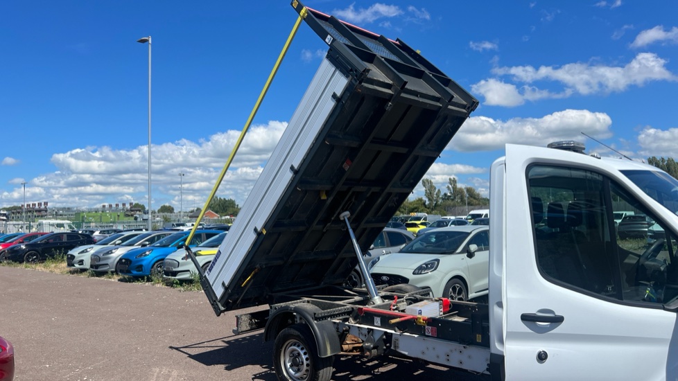 Ford Transit Chassis Cab Transit 350 L2 Diesel Rwd 2.0 EcoBlue 130ps Chassis Cab - Image 5