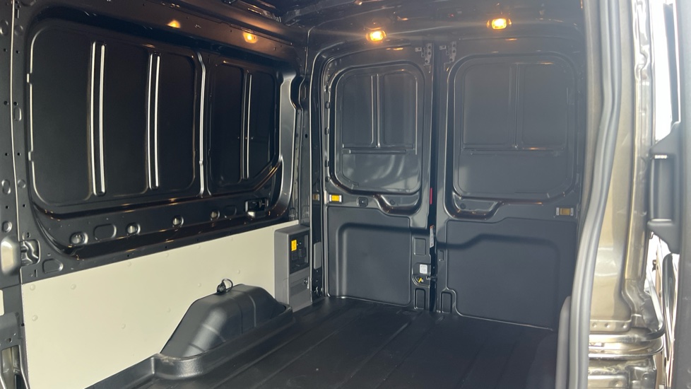 Ford Transit E-350 L3 Rwd 135kW 68kWh H2 Trend Van Auto - Image 14