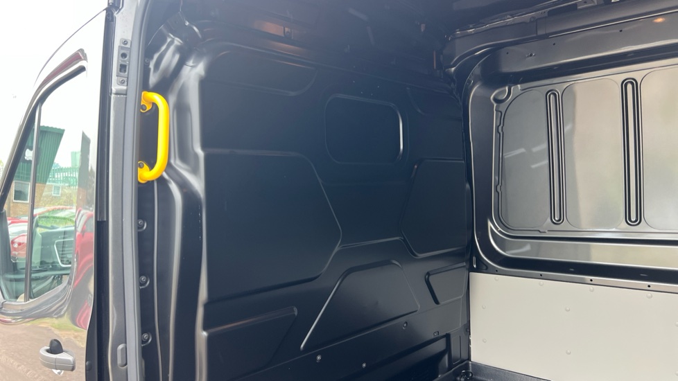 Ford Transit E-350 L3 Rwd 135kW 68kWh H2 Trend Van Auto - Image 18