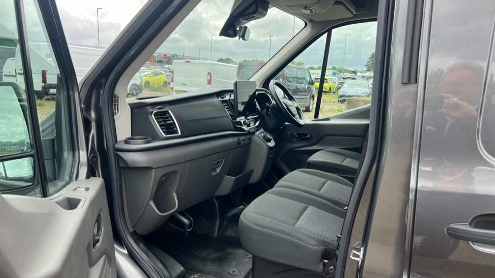 Ford Transit 350 L2 Diesel Fwd 2.0 EcoBlue 130ps H2 Limited Van Auto [8S] [Nav] - Image 13