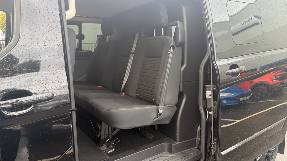 Ford Transit Custom 320 L2 Diesel Fwd 2.0 EcoBlue 185ps Low Roof D/Cab Limited Van Auto - Image 5