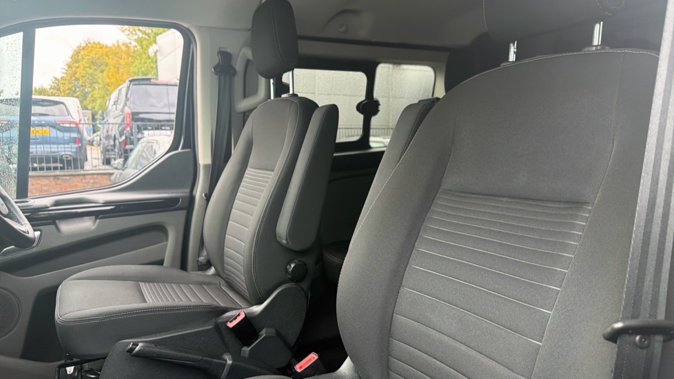 Ford Transit Custom 320 L2 Diesel Fwd 2.0 EcoBlue 185ps Low Roof D/Cab Limited Van Auto - Image 13