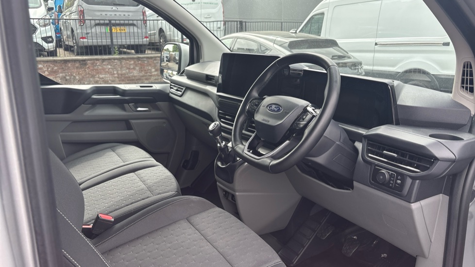 Ford Transit Custom 300 L1 Diesel Fwd 2.0 EcoBlue 136ps H1 Van Limited - Image 6