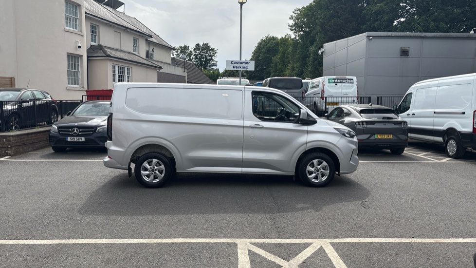 Ford Transit Custom 300 L1 Diesel Fwd 2.0 EcoBlue 136ps H1 Van Limited - Image 9