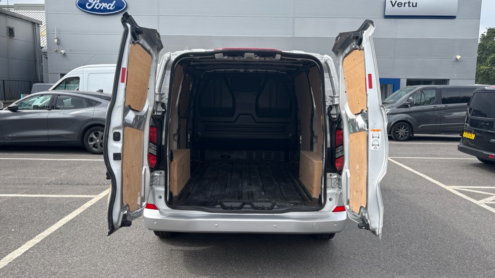 Ford Transit Custom 300 L1 Diesel Fwd 2.0 EcoBlue 136ps H1 Van Limited - Image 12