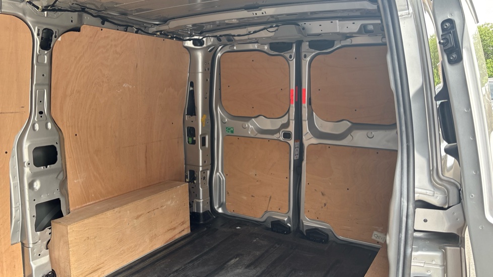 Ford Transit Custom 300 L1 Diesel Fwd 2.0 EcoBlue 136ps H1 Van Limited - Image 14