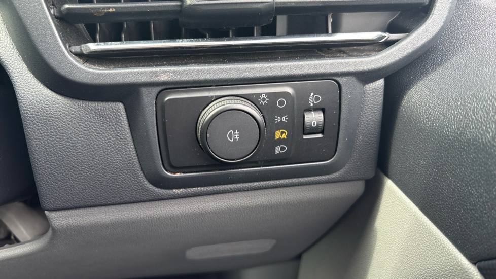 Ford Transit Custom 300 L1 Diesel Fwd 2.0 EcoBlue 136ps H1 Van Limited - Image 33