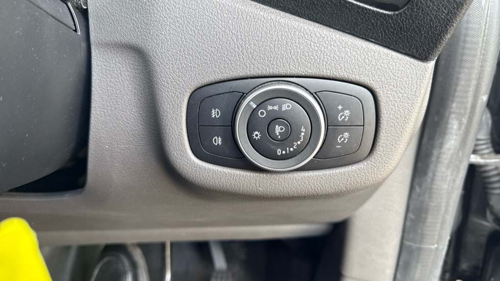 Ford Transit Connect 230 L2 Diesel 1.5 EcoBlue 120ps Trend D/Cab Van Powershift - Image 26