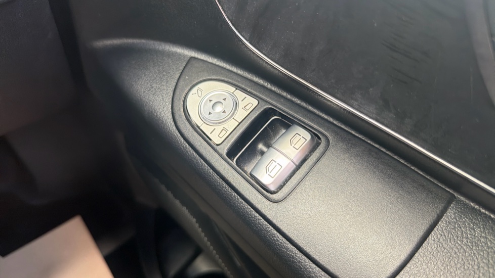 Mercedes-Benz Vito L1 Diesel Rwd 119CDI Premium Van 9G-Tronic - Image 37