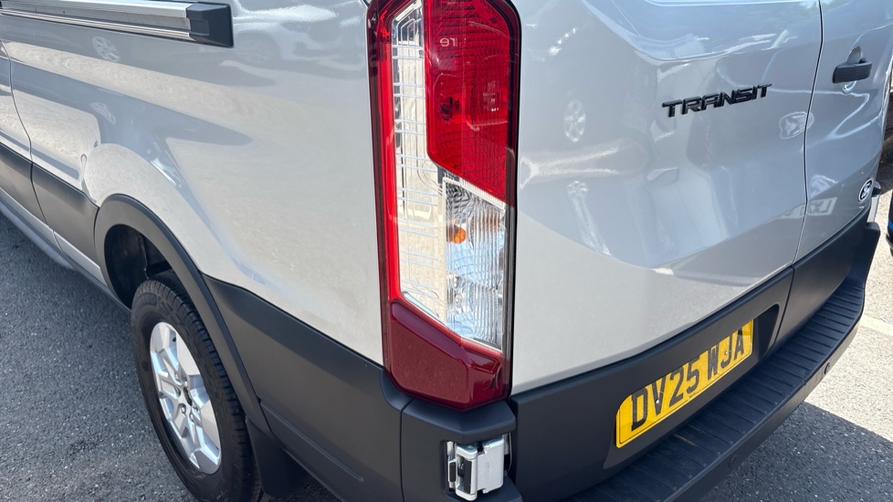 Ford Transit 350 L3 Diesel Fwd 2.0 EcoBlue 165ps H2 Limited Van [Nav] - Image 24