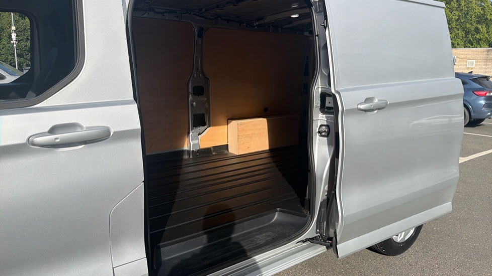 Ford Transit Custom 300 L2 Diesel Fwd 2.0 EcoBlue 136ps H1 Van Limited - Image 5