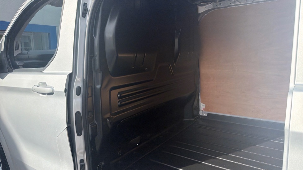 Ford Transit Custom 300 L2 Diesel Fwd 2.0 EcoBlue 136ps H1 Van Limited - Image 18