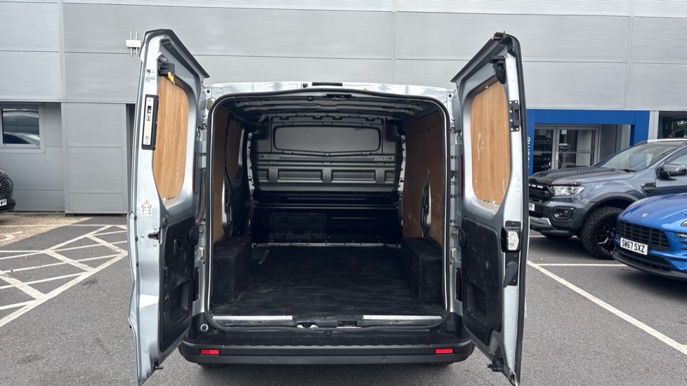Nissan Primastar 30 L1 Diesel 2.0 dCi 130ps H1 Tekna Van - Image 3