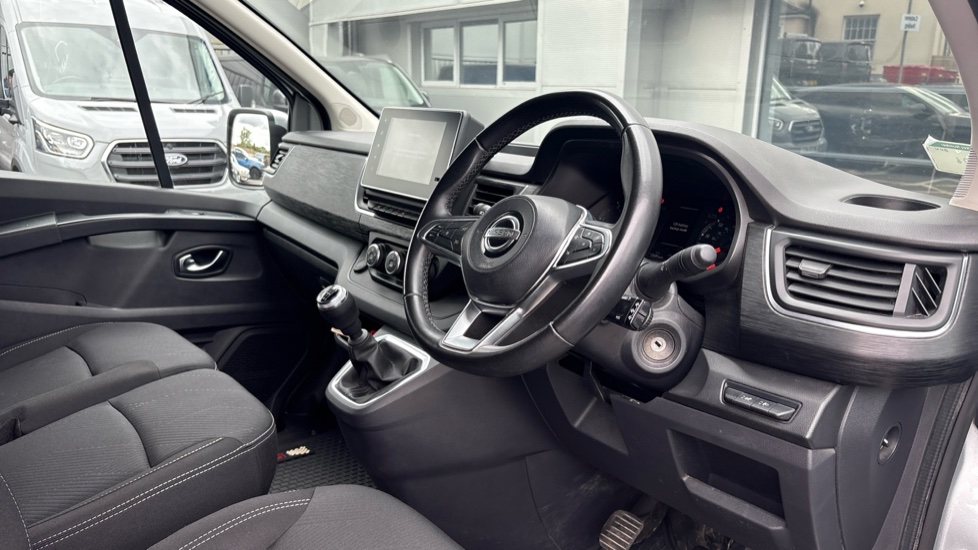 Nissan Primastar 30 L1 Diesel 2.0 dCi 130ps H1 Tekna Van - Image 6