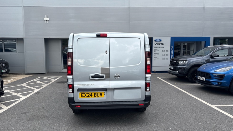 Nissan Primastar 30 L1 Diesel 2.0 dCi 130ps H1 Tekna Van - Image 11