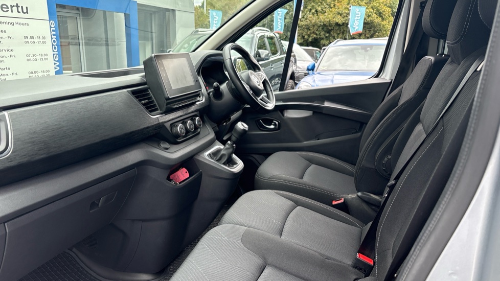 Nissan Primastar 30 L1 Diesel 2.0 dCi 130ps H1 Tekna Van - Image 13
