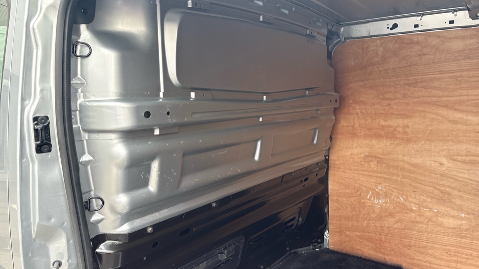 Nissan Primastar 30 L1 Diesel 2.0 dCi 130ps H1 Tekna Van - Image 18