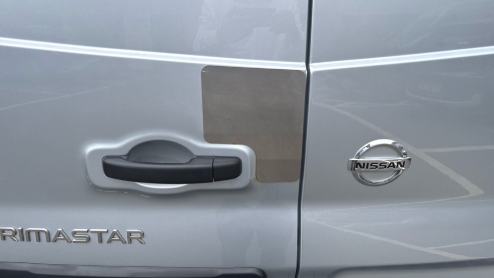 Nissan Primastar 30 L1 Diesel 2.0 dCi 130ps H1 Tekna Van - Image 24
