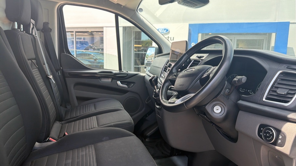 Ford Transit Custom 280 L1 Diesel Fwd 2.0 EcoBlue 130ps Low Roof Limited Van - Image 6