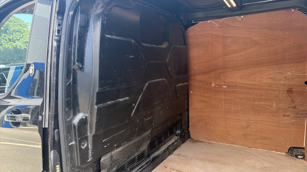 Ford Transit Custom 280 L1 Diesel Fwd 2.0 EcoBlue 130ps Low Roof Limited Van - Image 18