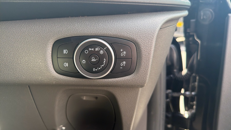 Ford Transit Custom 280 L1 Diesel Fwd 2.0 EcoBlue 130ps Low Roof Limited Van - Image 30