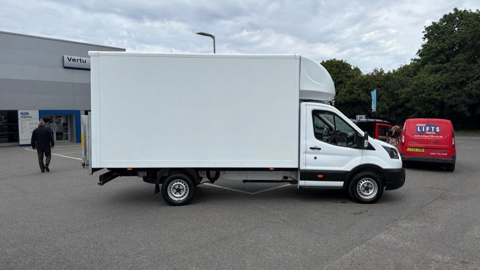 Ford Transit 350 L4 Diesel Fwd 2.0 EcoBlue 130ps Leader Luton Van - Image 9