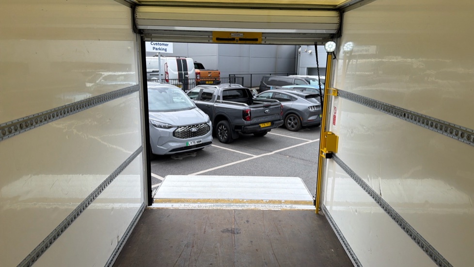 Ford Transit 350 L4 Diesel Fwd 2.0 EcoBlue 130ps Leader Luton Van - Image 14